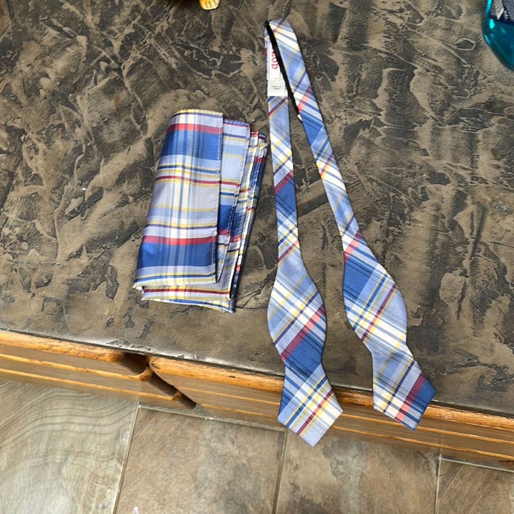Adjustable Izod bow tie and pocket square set.